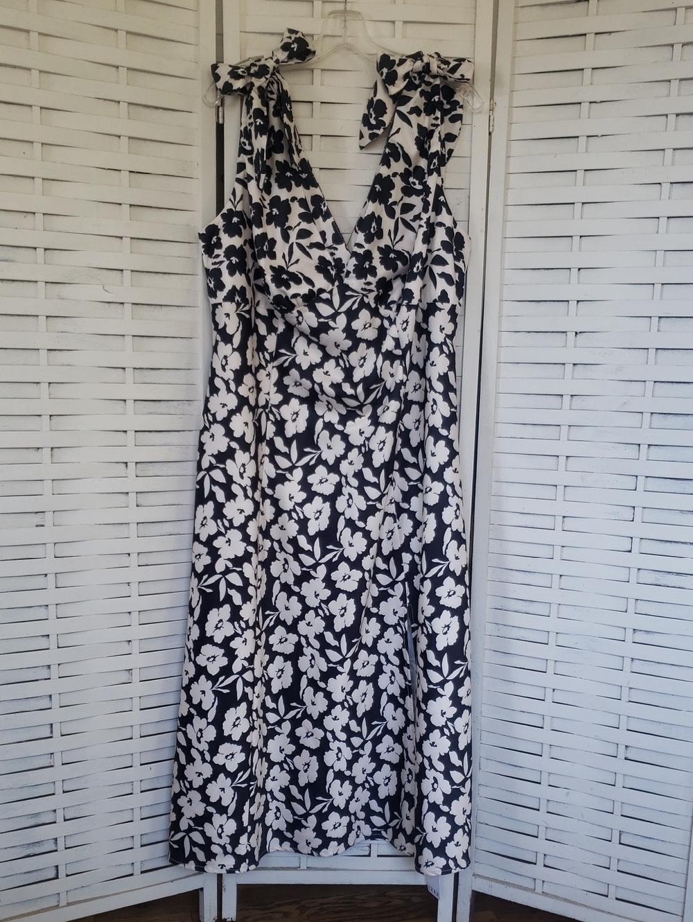 Cider New  Black and Cream  Floral Tie-Shoulder Maxi Dress 2XL